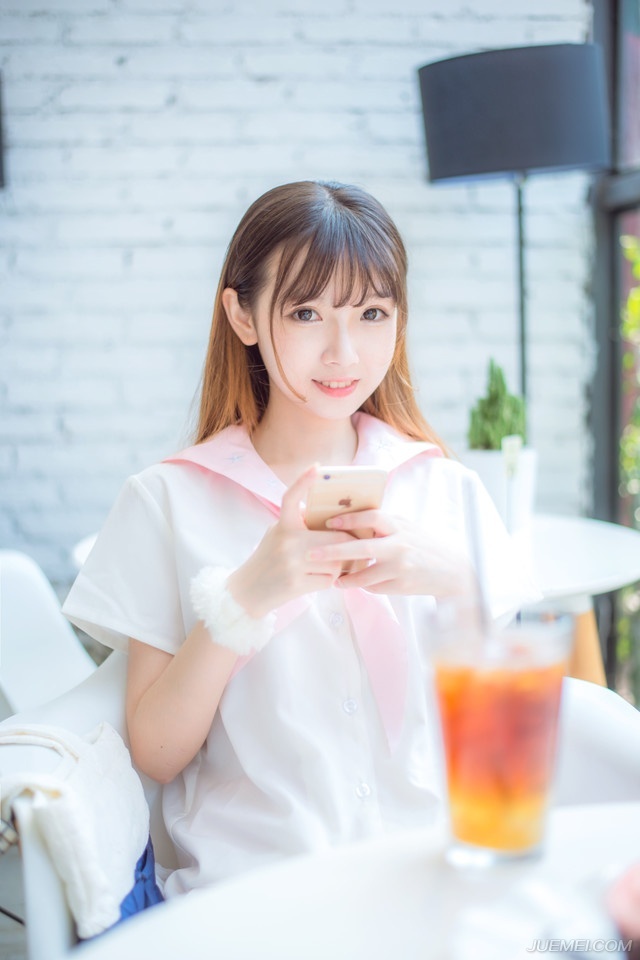 “这个没问题。”庞统微微舒了口气，幸好，吕征没有像他姐姐那样无法无天，要不然，庞统等人还真得头疼了。